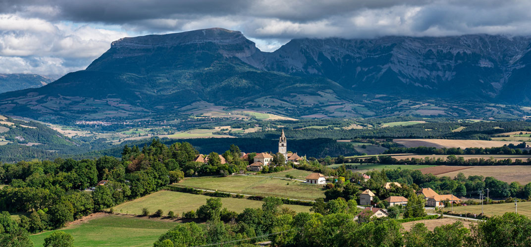 Vue du paysage de Bourg Saint Maurice Les Arcs en été.