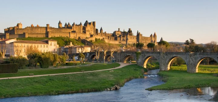 Vue du paysage de l'agglo de Carcassonne en une de l'interview de son président Régis Banquet