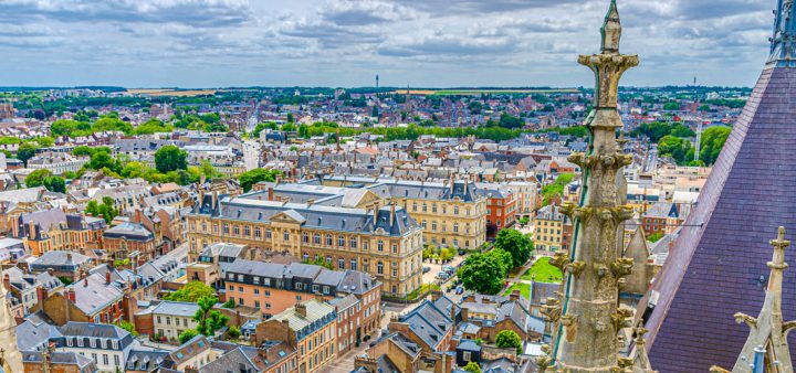 Emplois "verts" : vue aérienne d'une ville végétalisée