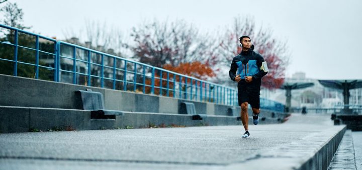 Tourisme sportif : un jogger en ville