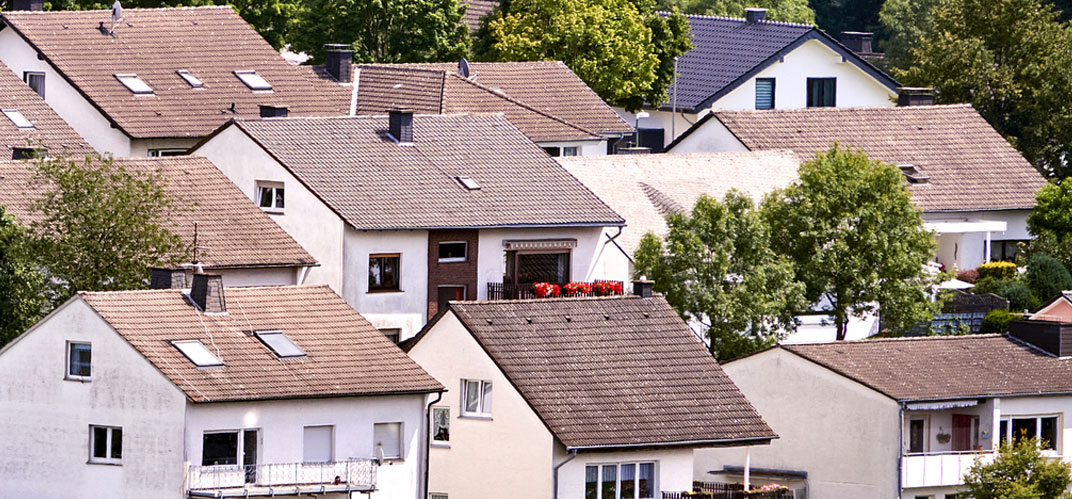 Pour augmenter la surface habitable des maisons situées en périphérie de la ville-centre, la communauté d’agglomération du Grand Chalon (Saône-et-Loire) a lancé, en 2018, une initiative originale baptisée : « Réinventer la maison sur sous-sol ». 